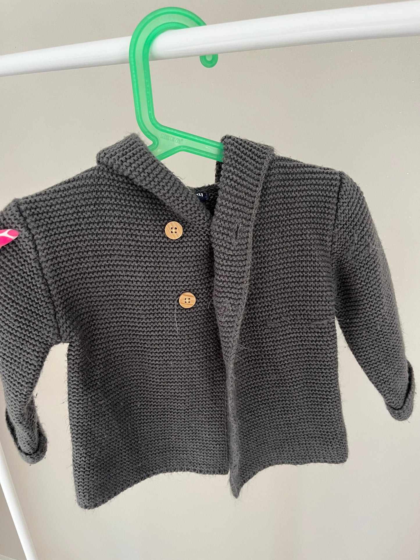 Veste en maille à manches longues gris avec capuche - 12 mois