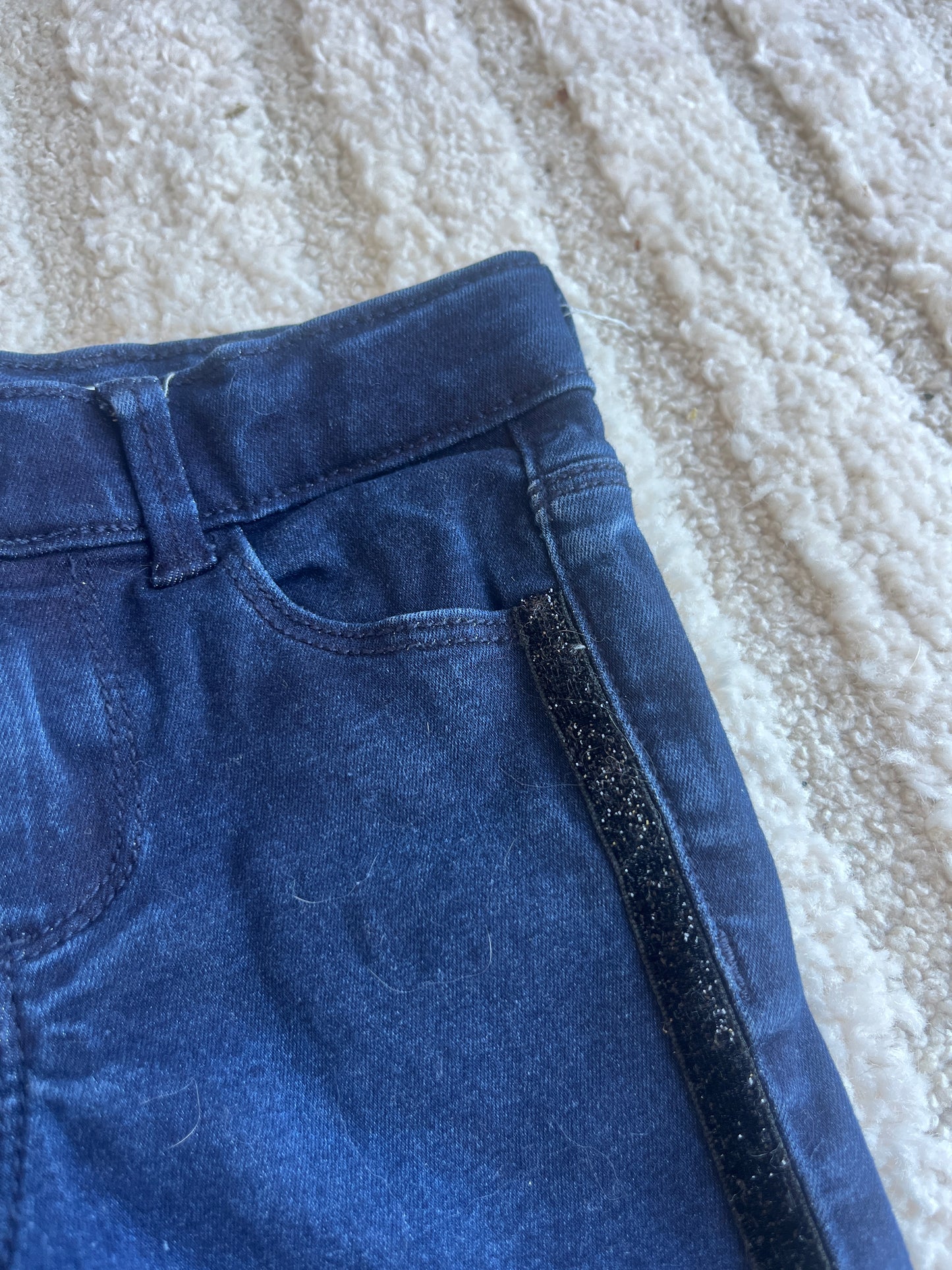 Jean bleu skinny avec détails paillettes noires - 4 ans