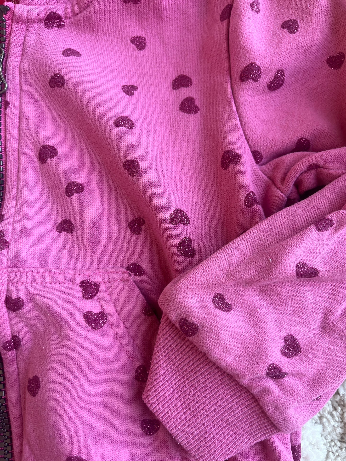 Gilet à zip rose motifs cœurs rouges - 4 ans