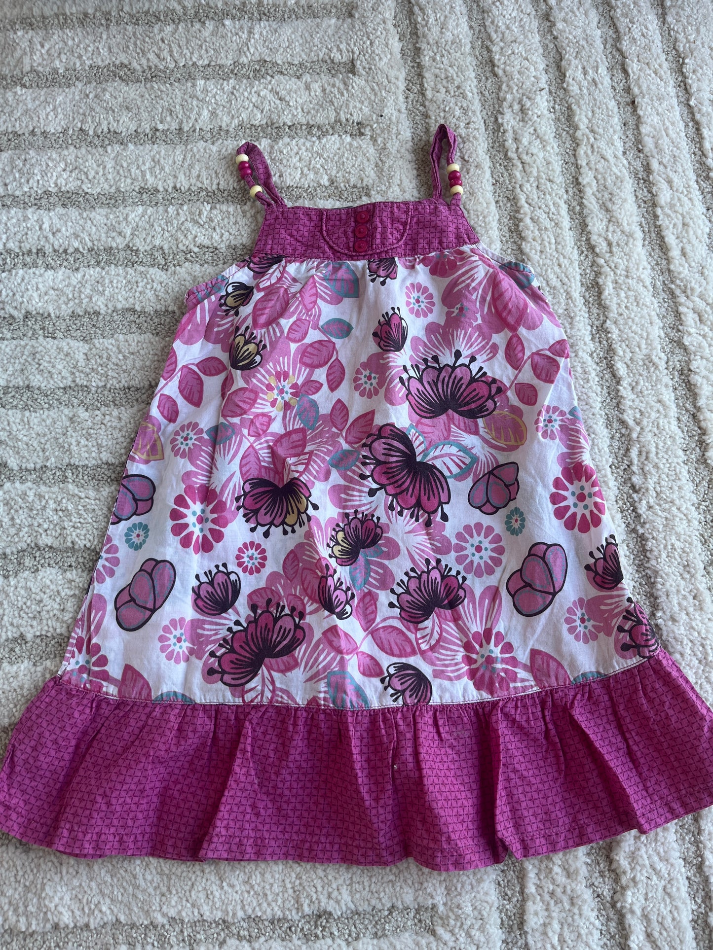 Robe à bretelles motifs fleurs et feuilles rose - 5 ans