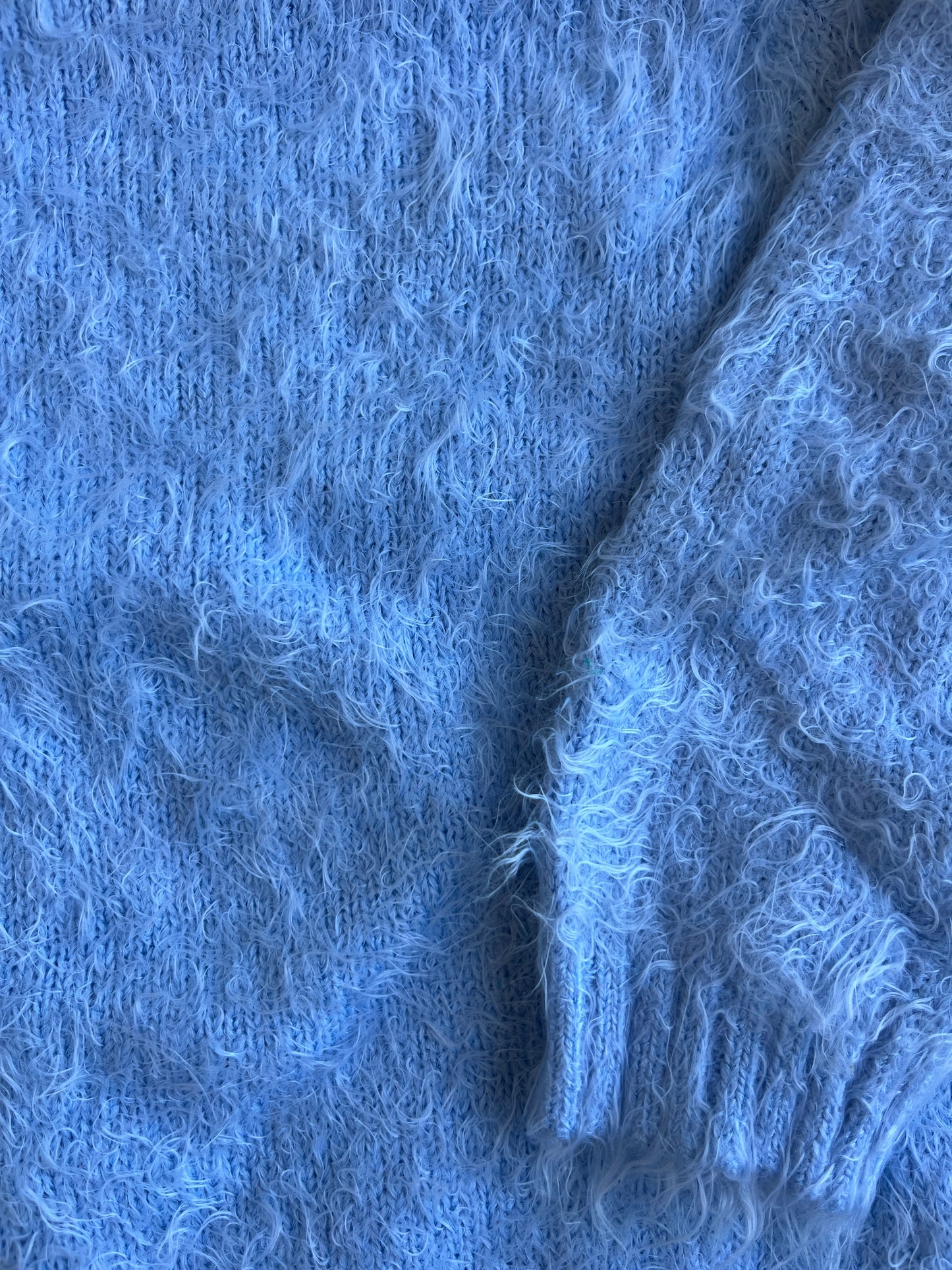 Pull à manches longues bleu à « poils » - 6 ans