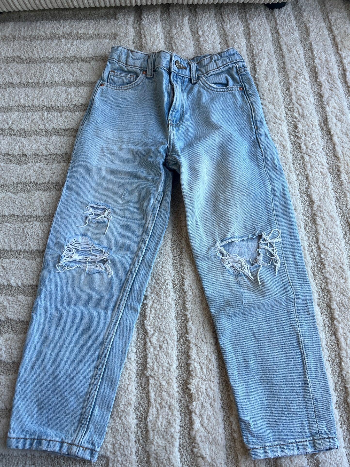 Jean mom bleu clair troué - 7/8 ans (128 cm)