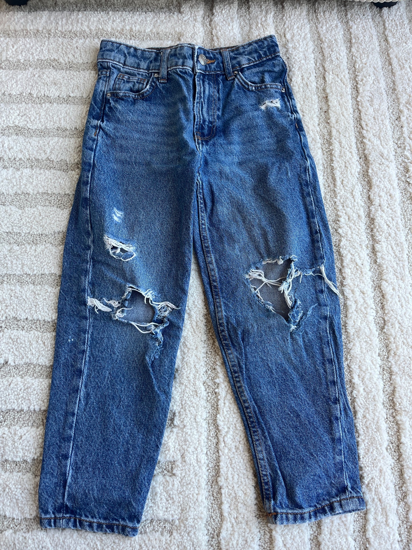 Jean mom bleu troué - 7/8 ans (128 cm)