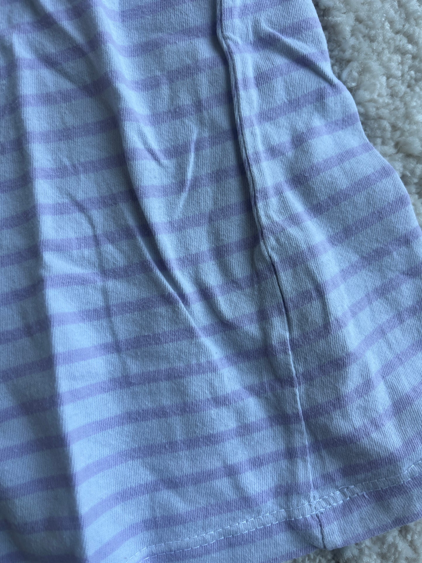 T-shirt à manches courtes violet « tout roule comme sur des roulettes » - 8 ans