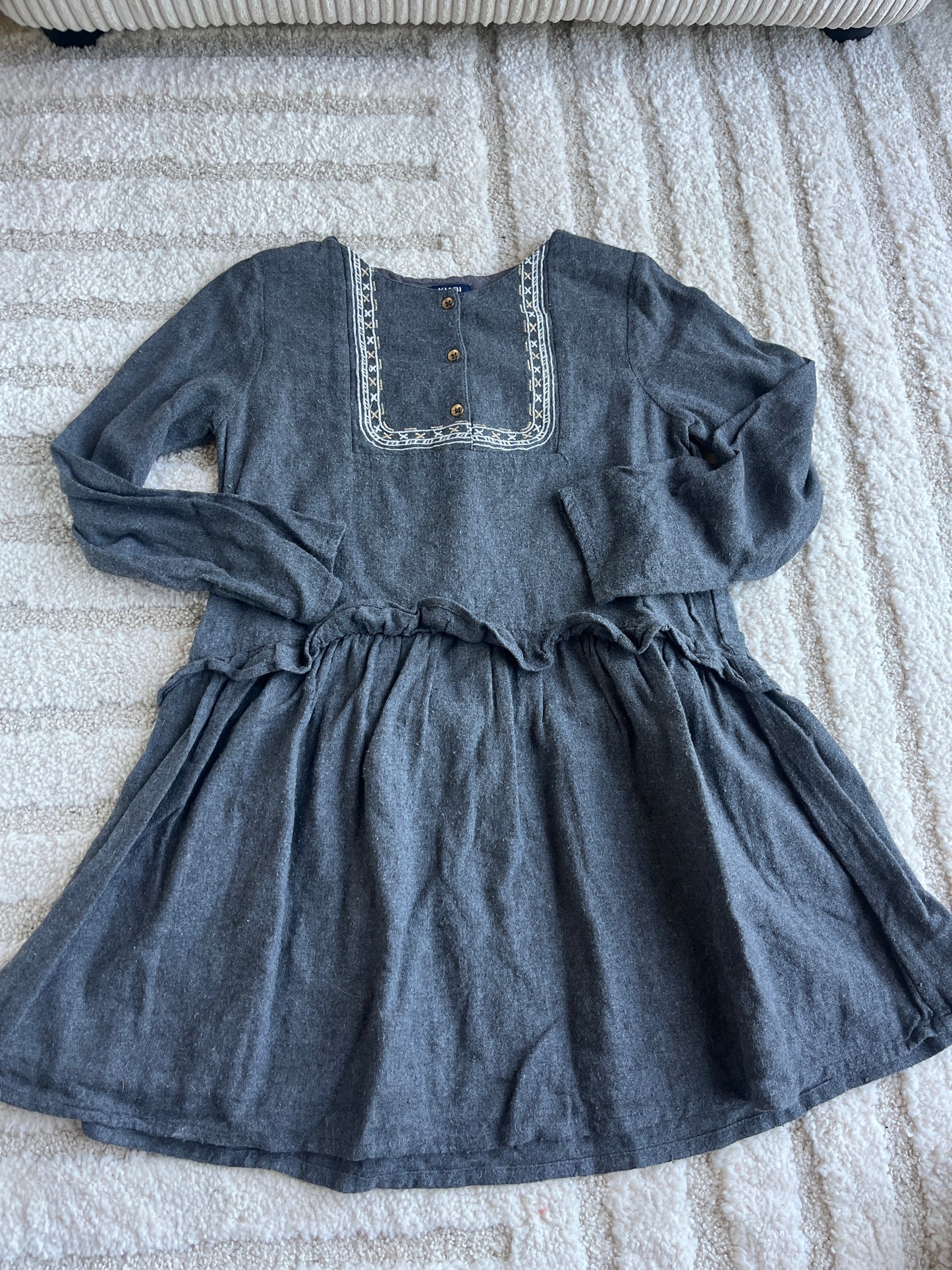 Robe grise à manches longues détails bohème - 8 ans