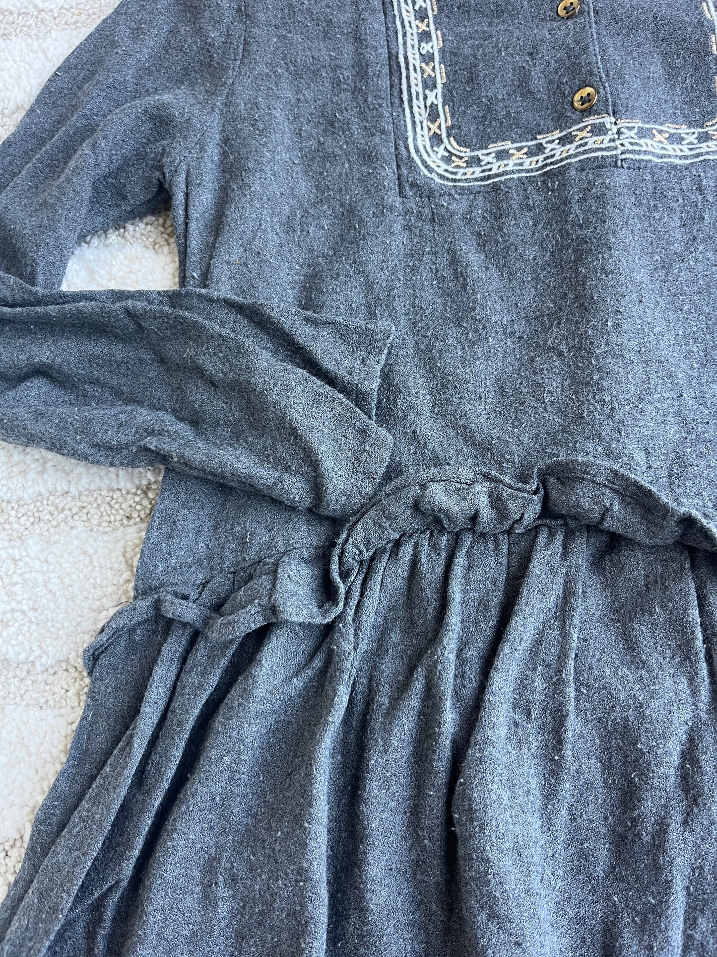 Robe grise à manches longues détails bohème - 8 ans