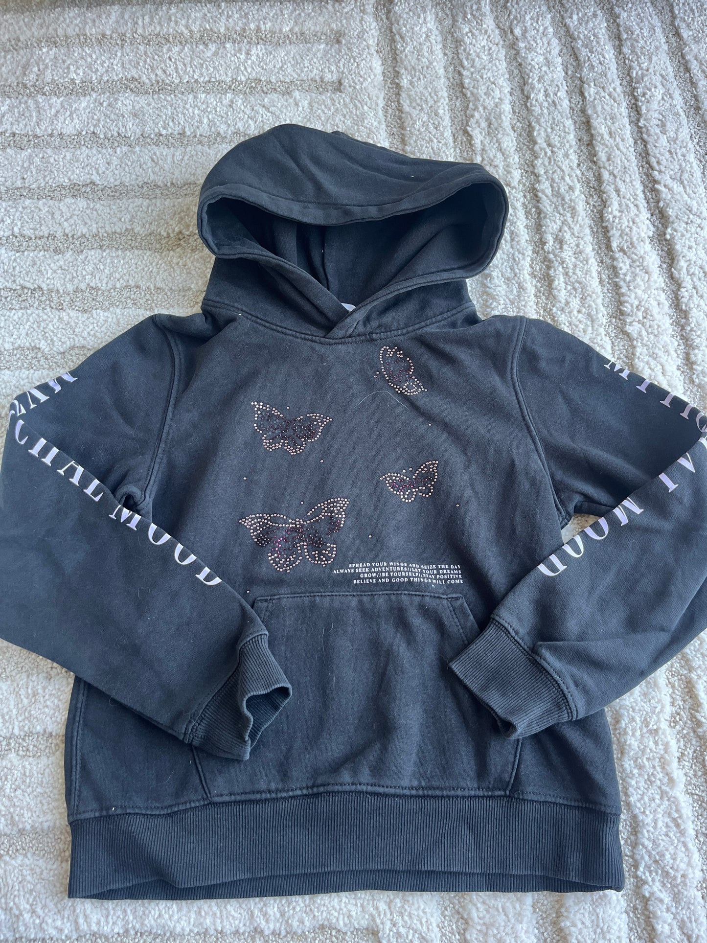 Sweat à manches longues et capuche noir motifs papillons strass rose H&M - 8/10 ans