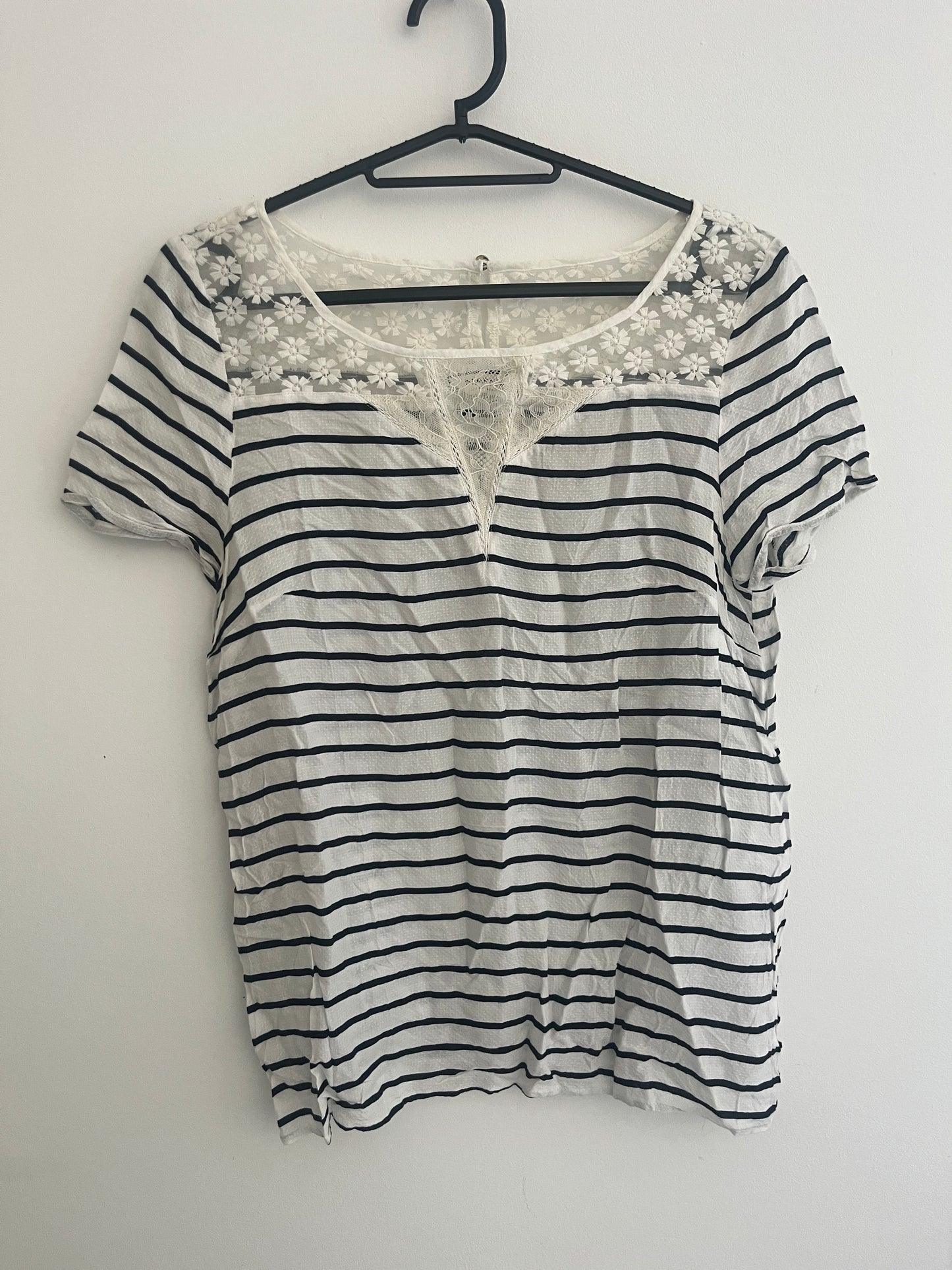 T-shirt à manches courtes blanc rayé noir avec dentelle Naf Naf - M