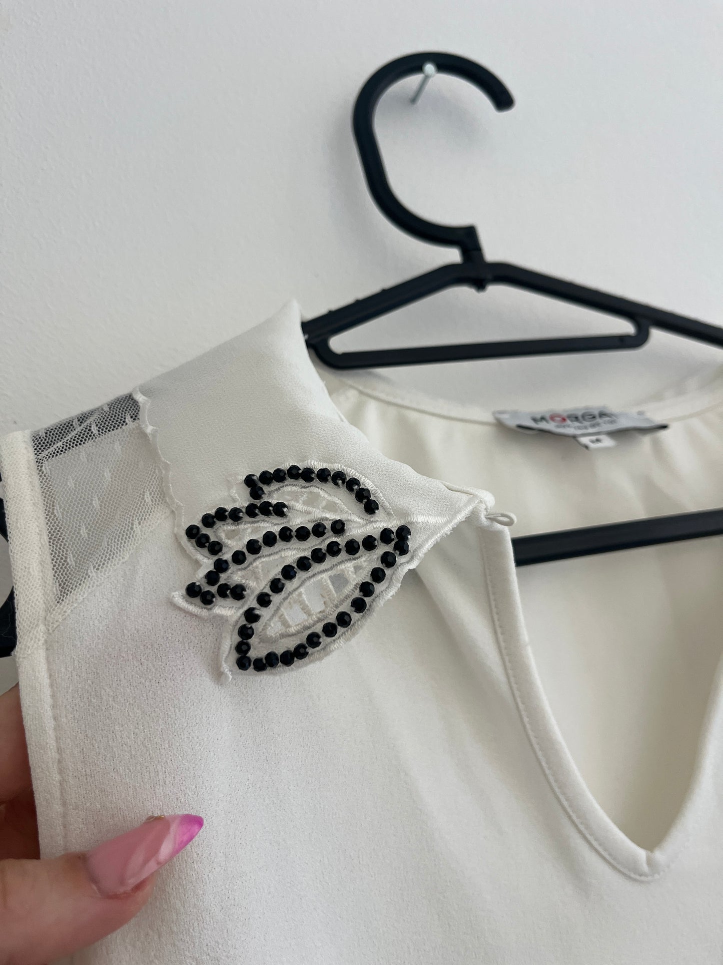 Top sans manches blancs avec perles noires Morgan - M