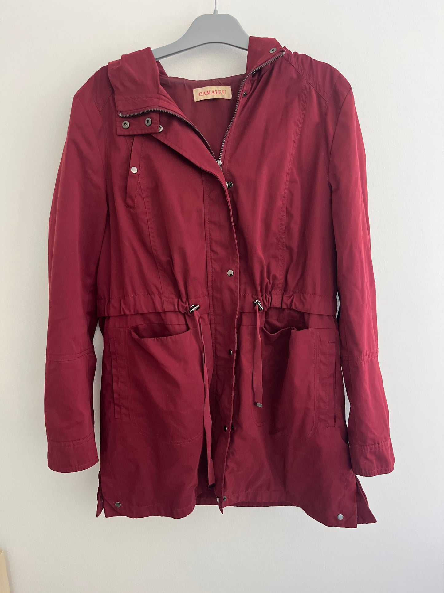 Manteau à manches longues et à capuche rouge avec poches Camaïeu - M