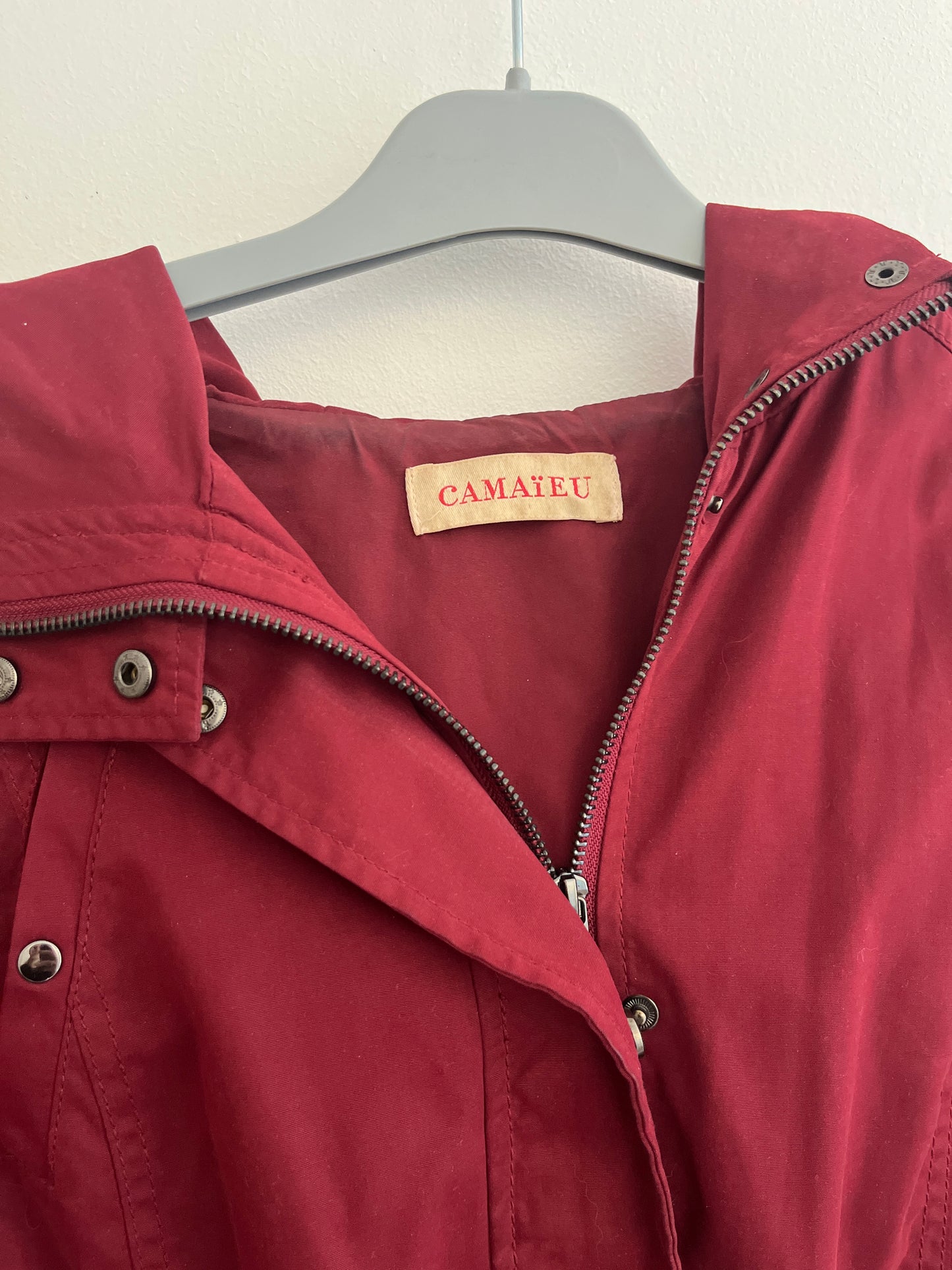 Manteau à manches longues et à capuche rouge avec poches Camaïeu - M
