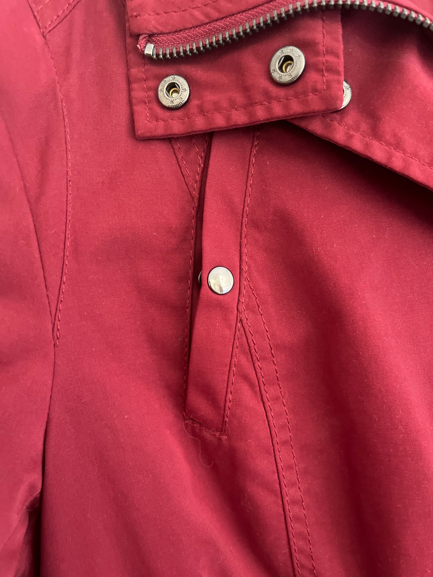 Manteau à manches longues et à capuche rouge avec poches Camaïeu - M