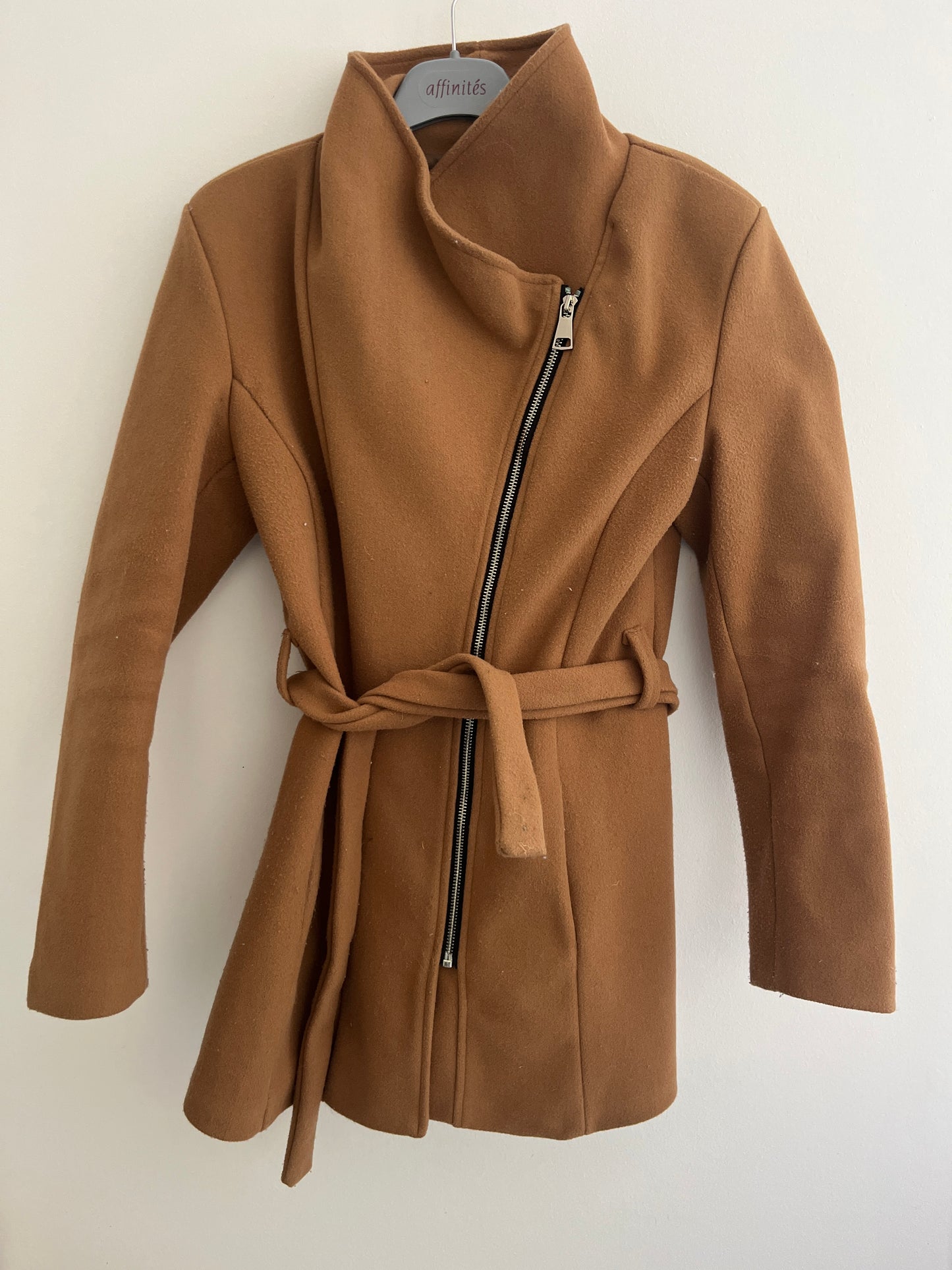 Manteau beige ceinturé et grand col New Collection - M