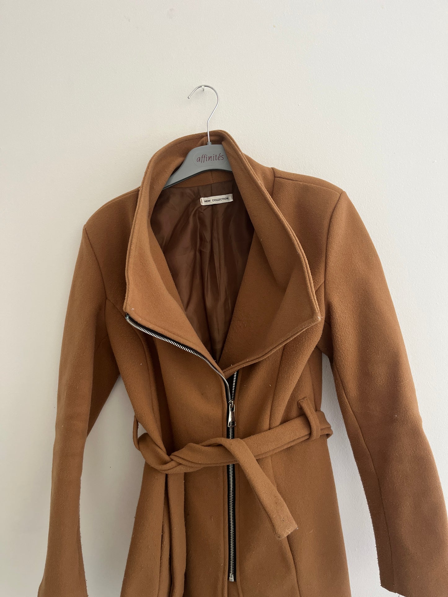 Manteau beige ceinturé et grand col New Collection - M