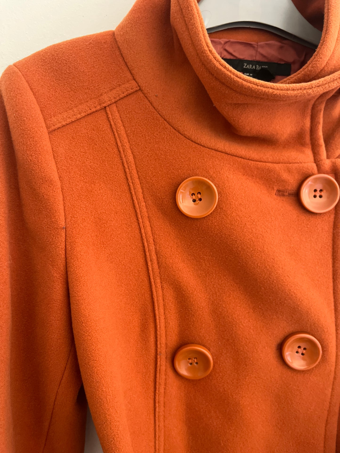 Manteau en velours ceinturé et boutonné orange Zara - M