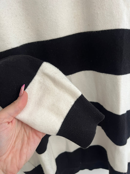 Robe pull à manches longues et col roulé rayée noir et blanc - S