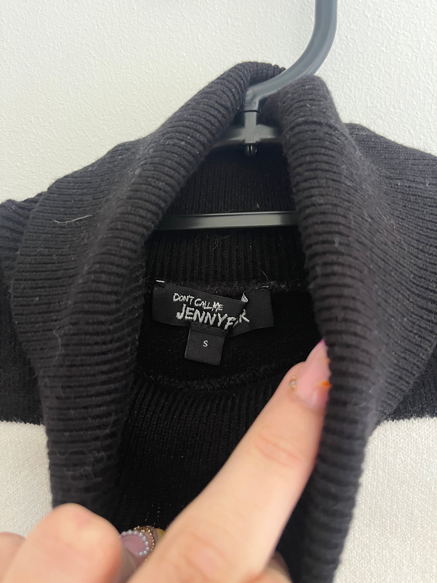 Robe pull à manches longues et col roulé rayée noir et blanc - S