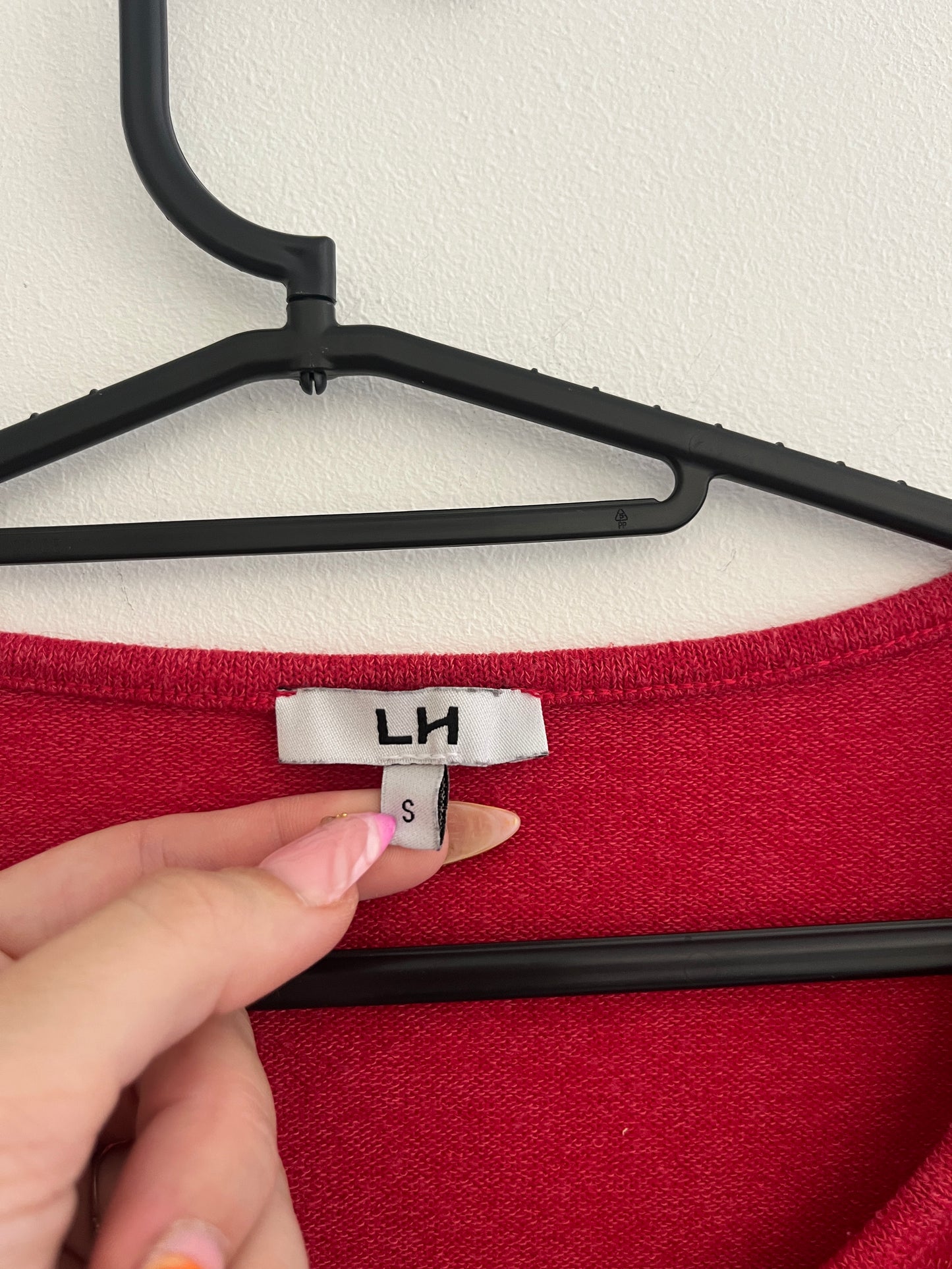 Pull à manches longues retroussées rouge « en mode boudeuse » - S