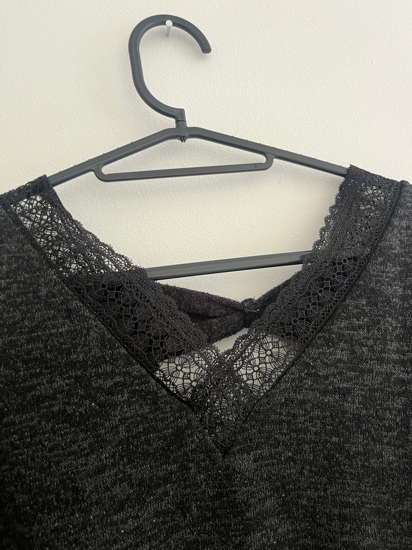 Pull à manches longues noir chiné avec dos nu et dentelle - S