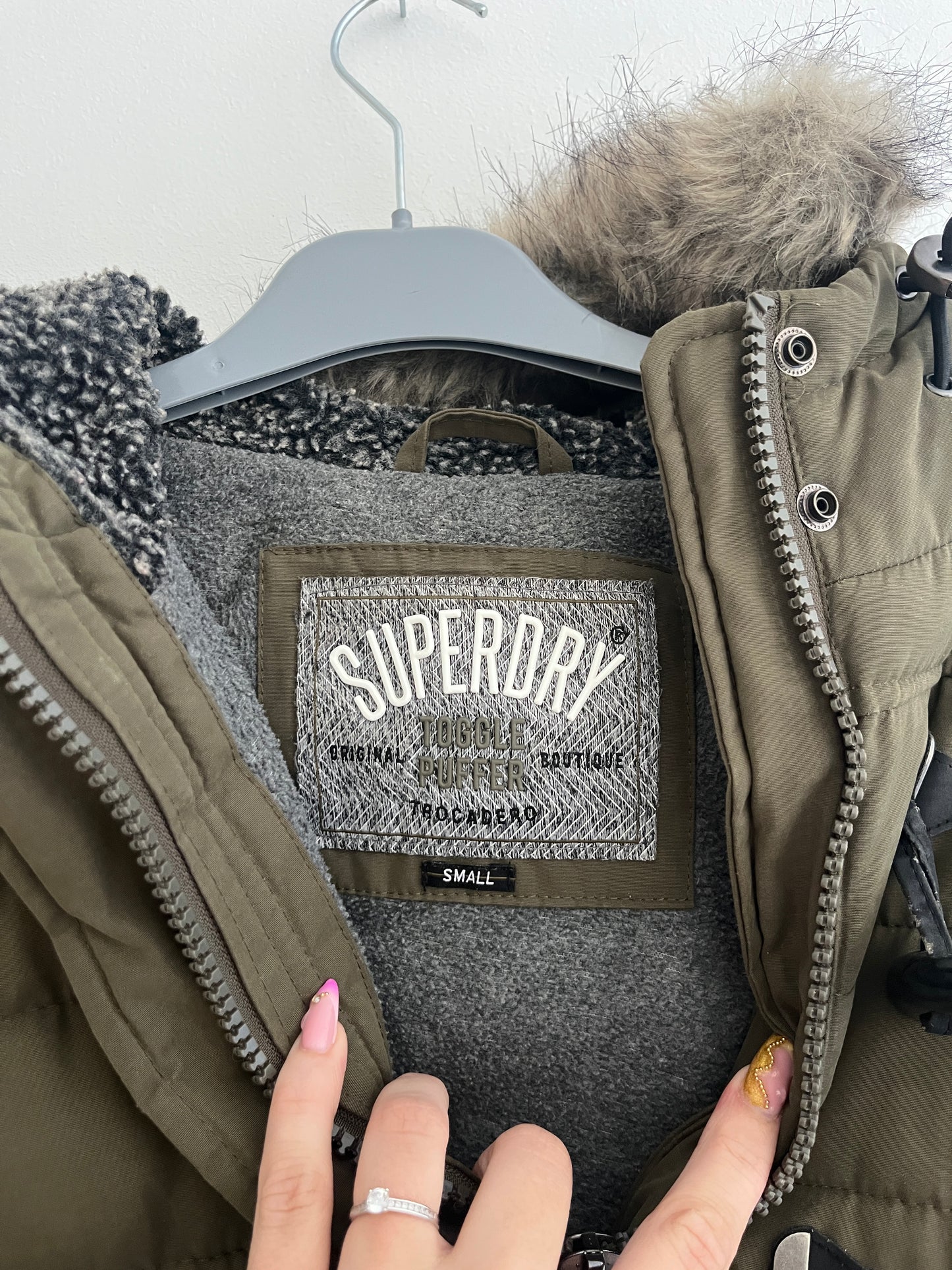 Manteau matelassé kaki avec capuche Superdry - S