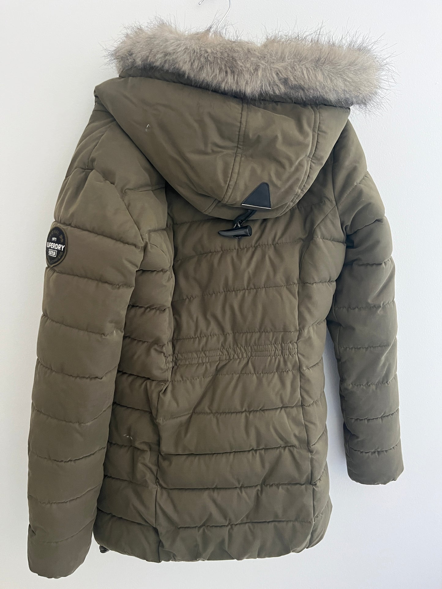 Manteau matelassé kaki avec capuche Superdry - S