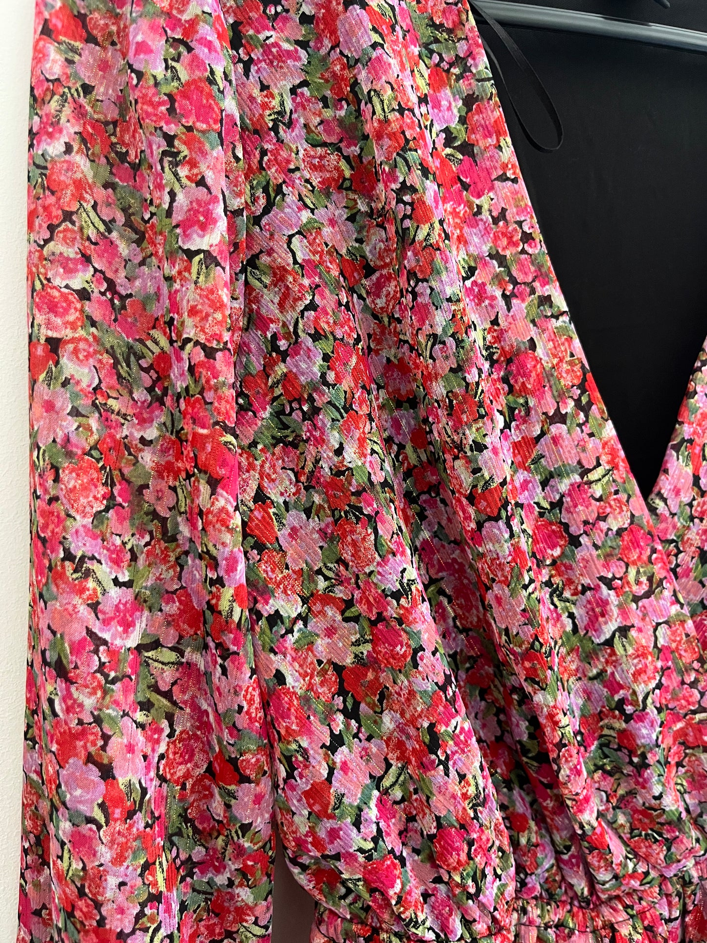Robe courte à manches longues fleurie et détails dorés Amisu - 34