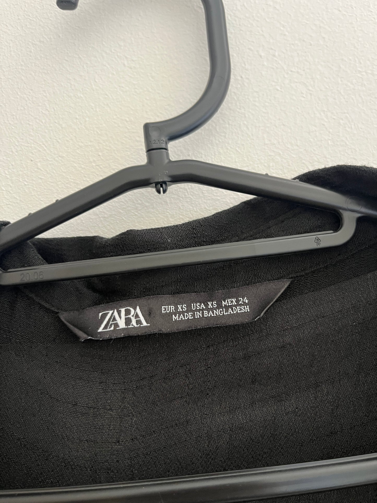 Chemise à manches longues noire effet lin avec détail dentelle Zara - XS