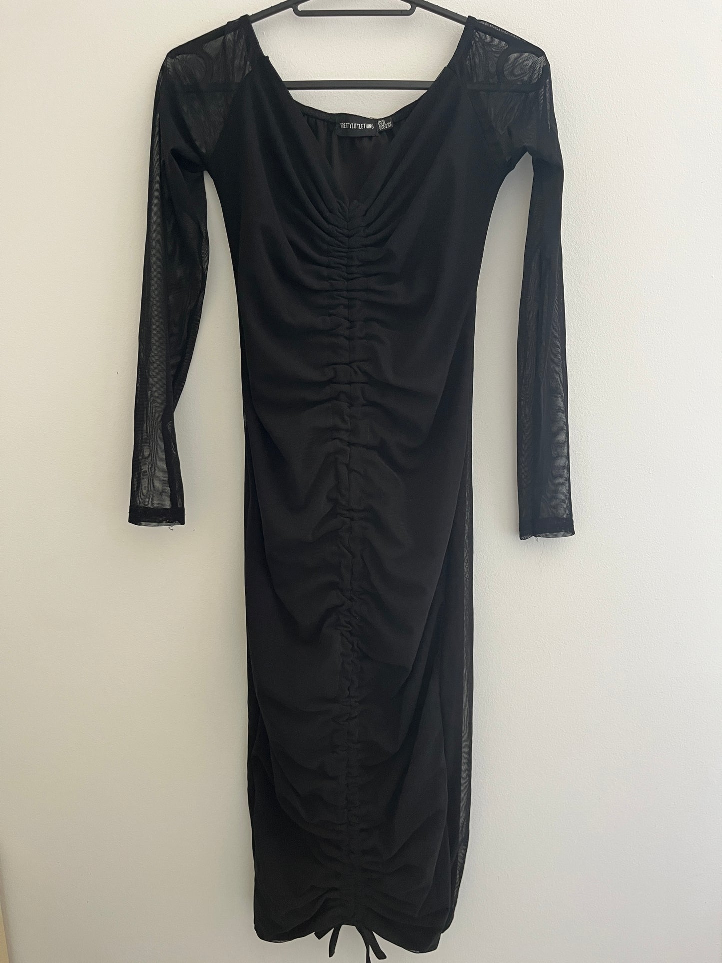 Robe resserrable à manches longues transparentes noire PrettyLittleThing - XS
