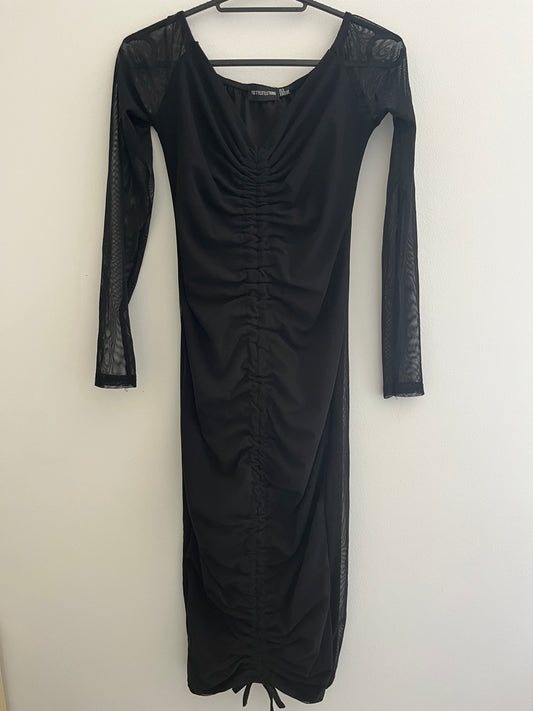 Robe resserrable à manches longues transparentes noire PrettyLittleThing - XS