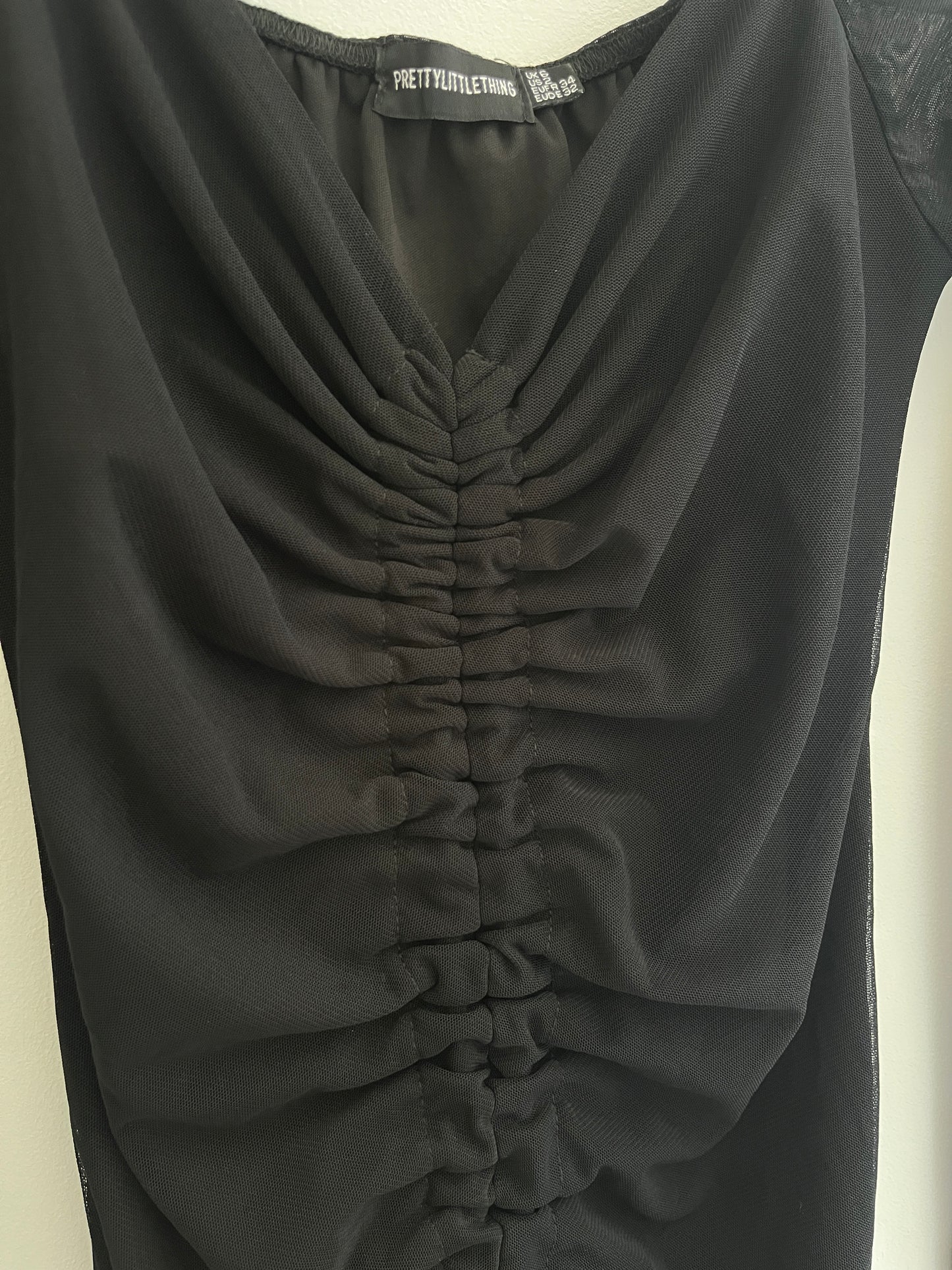 Robe resserrable à manches longues transparentes noire PrettyLittleThing - XS