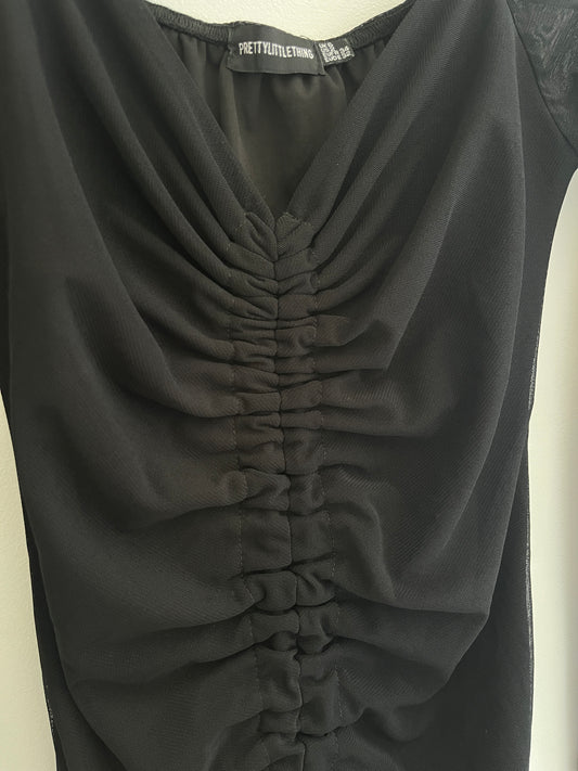 Robe resserrable à manches longues transparentes noire PrettyLittleThing - XS