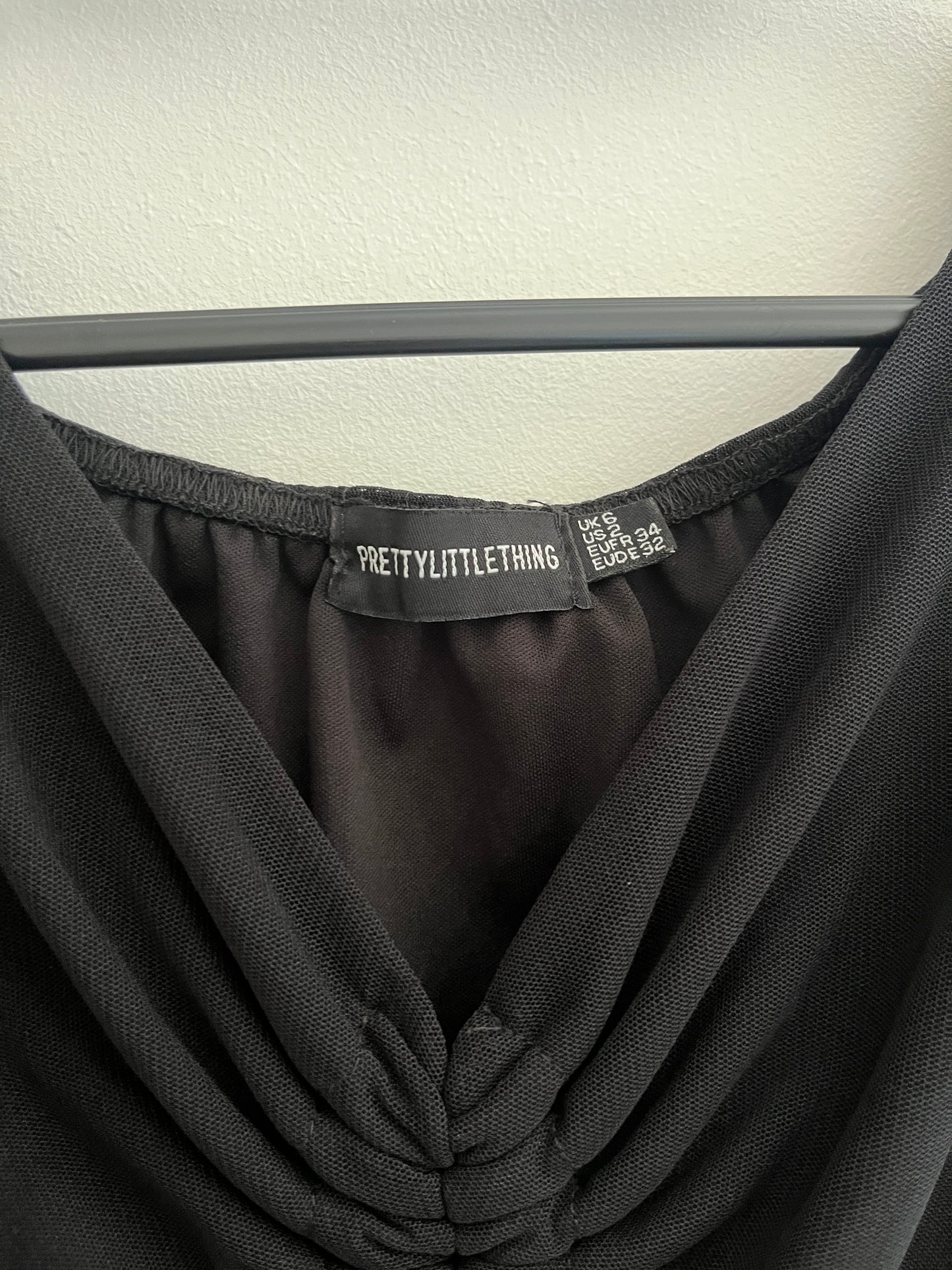 Robe resserrable à manches longues transparentes noire PrettyLittleThing - XS