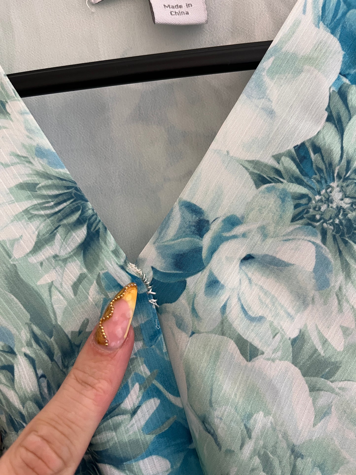 Robe courte à manches longues fleurs bleues effet satiné Amisu - 34
