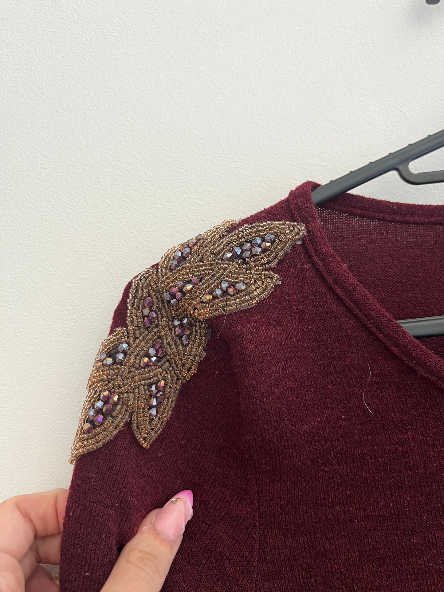 T-shirt à manches longues bordeaux et détails à strass sur les épaules - 34/36