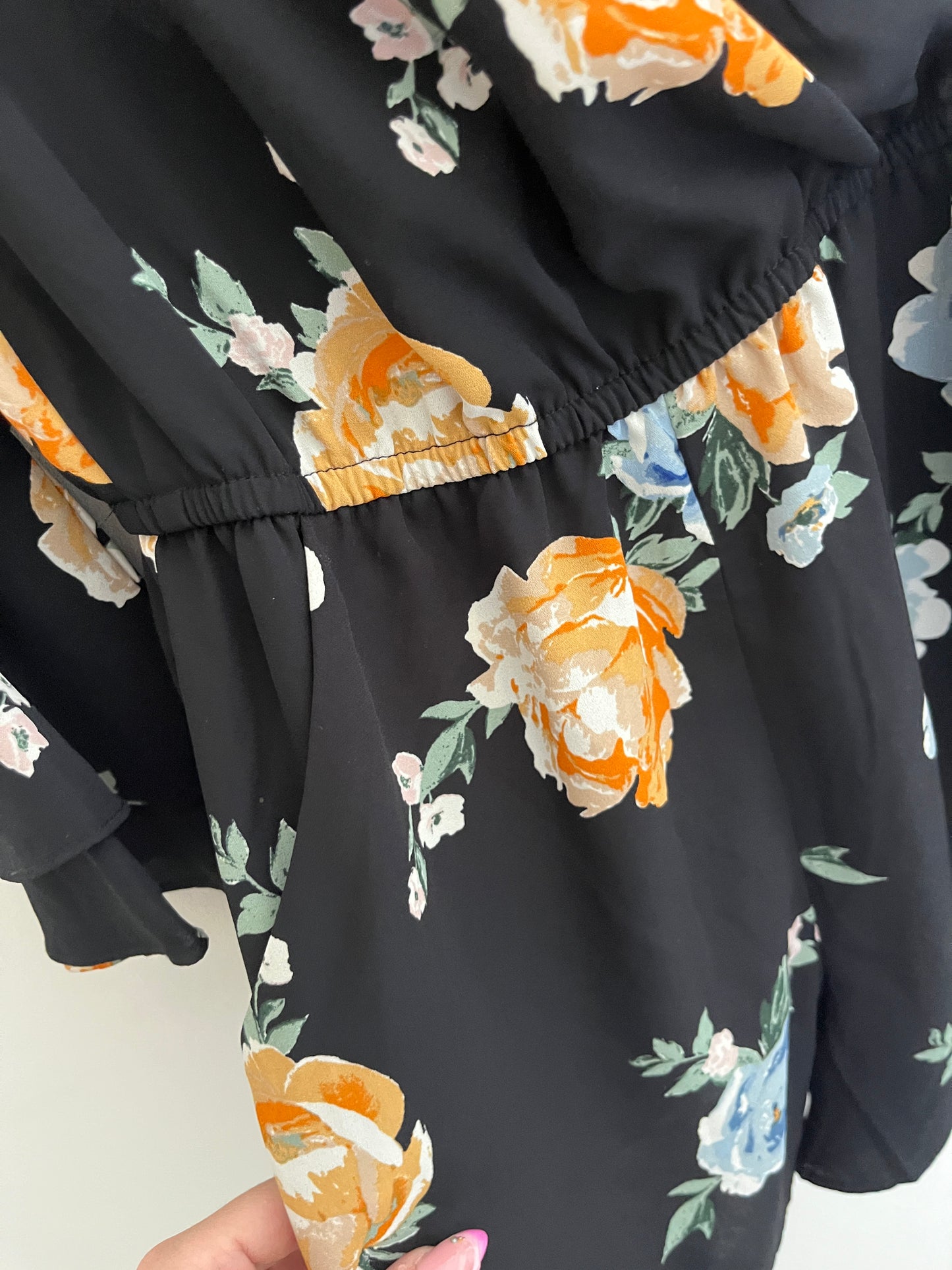 Combinaison short à manches évasées noir et fleurs avec dos nu H&M - 34