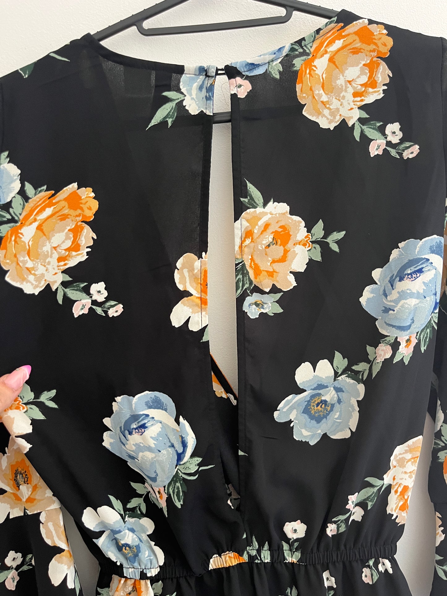 Combinaison short à manches évasées noir et fleurs avec dos nu H&M - 34