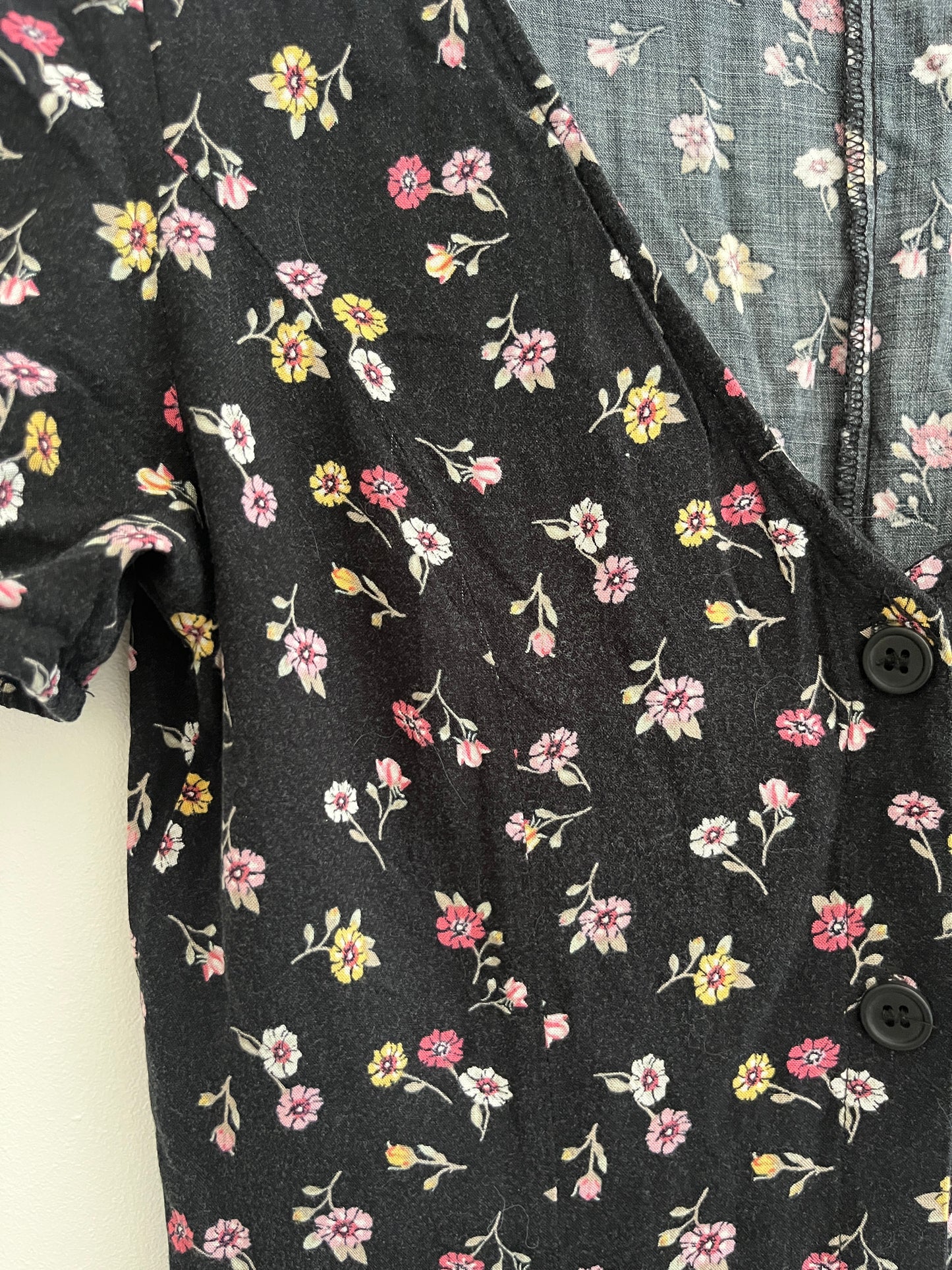 Robe courte à manches courtes noir et fleurs H&M - 34