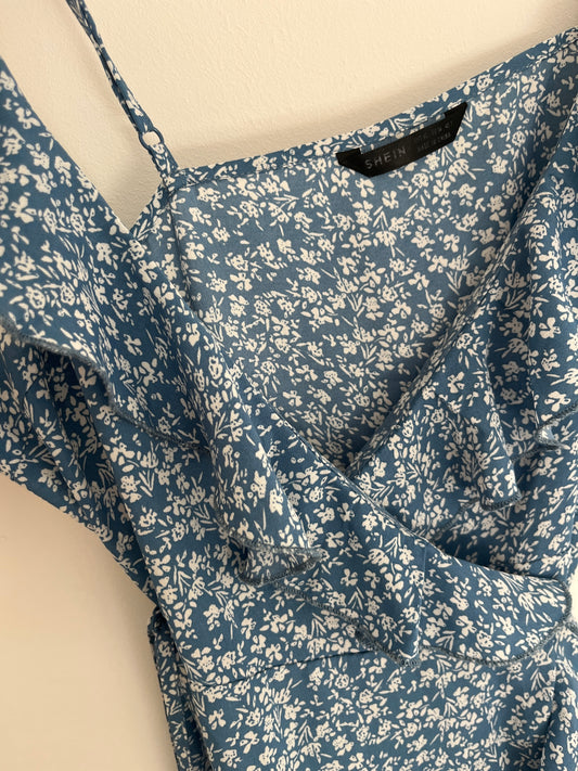 Robe portefeuille courte à bretelles bleue et fleurs blanches - XS