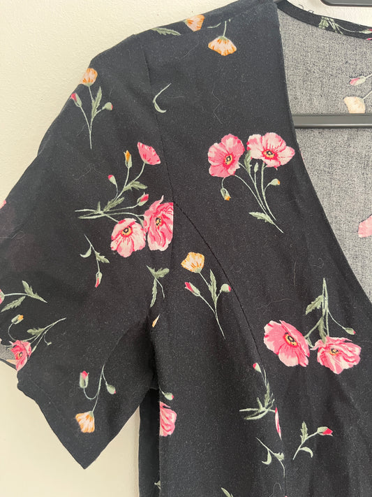 Robe à manches courtes noire avec fleurs rose H&M - 34