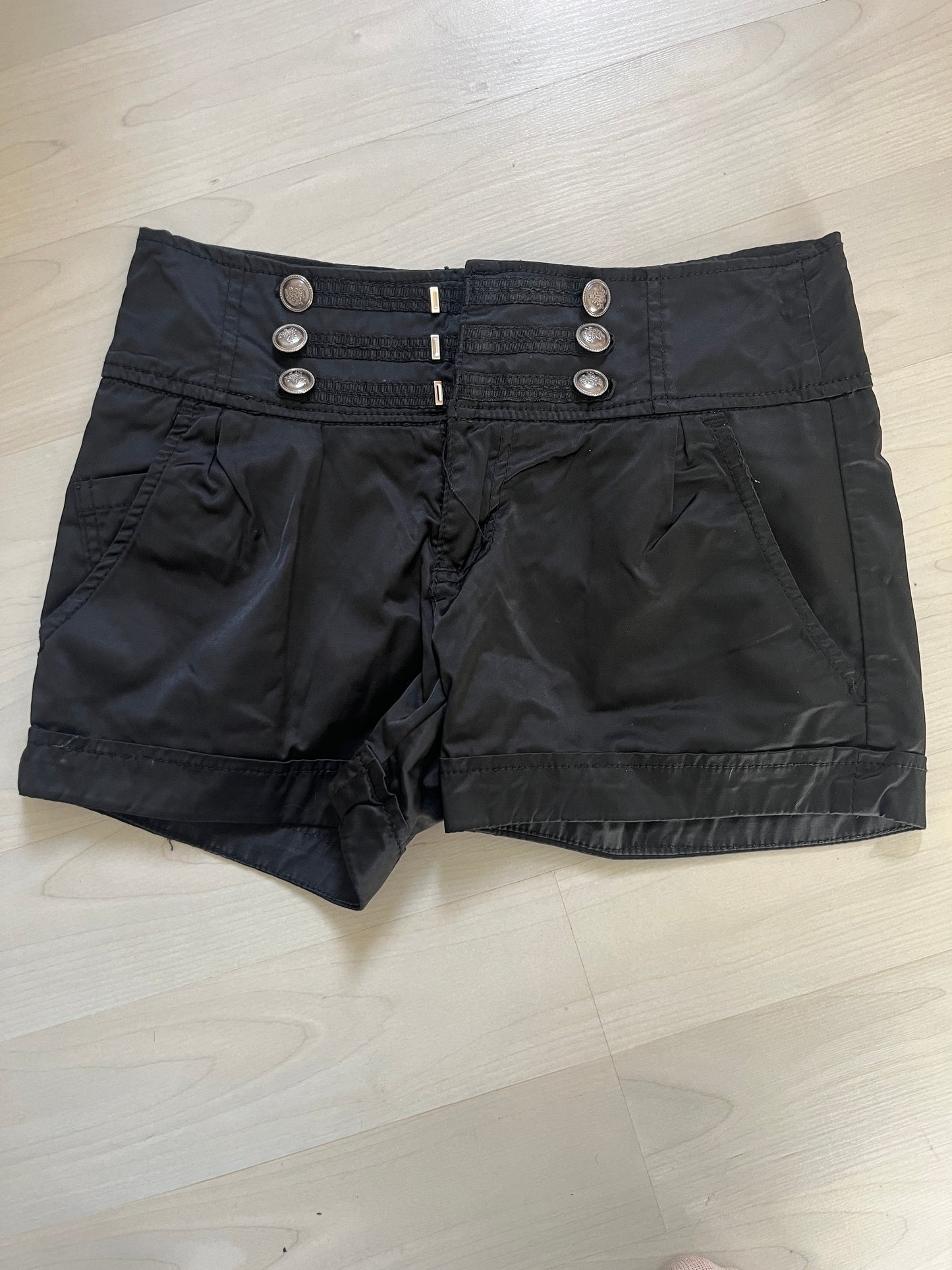Short effet simili avec 3 boutons Simply Chic - XS