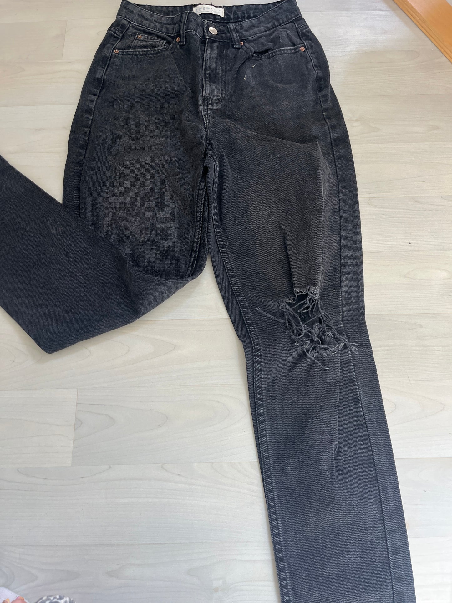 Jean noir effet troué aux genoux Primark - 34