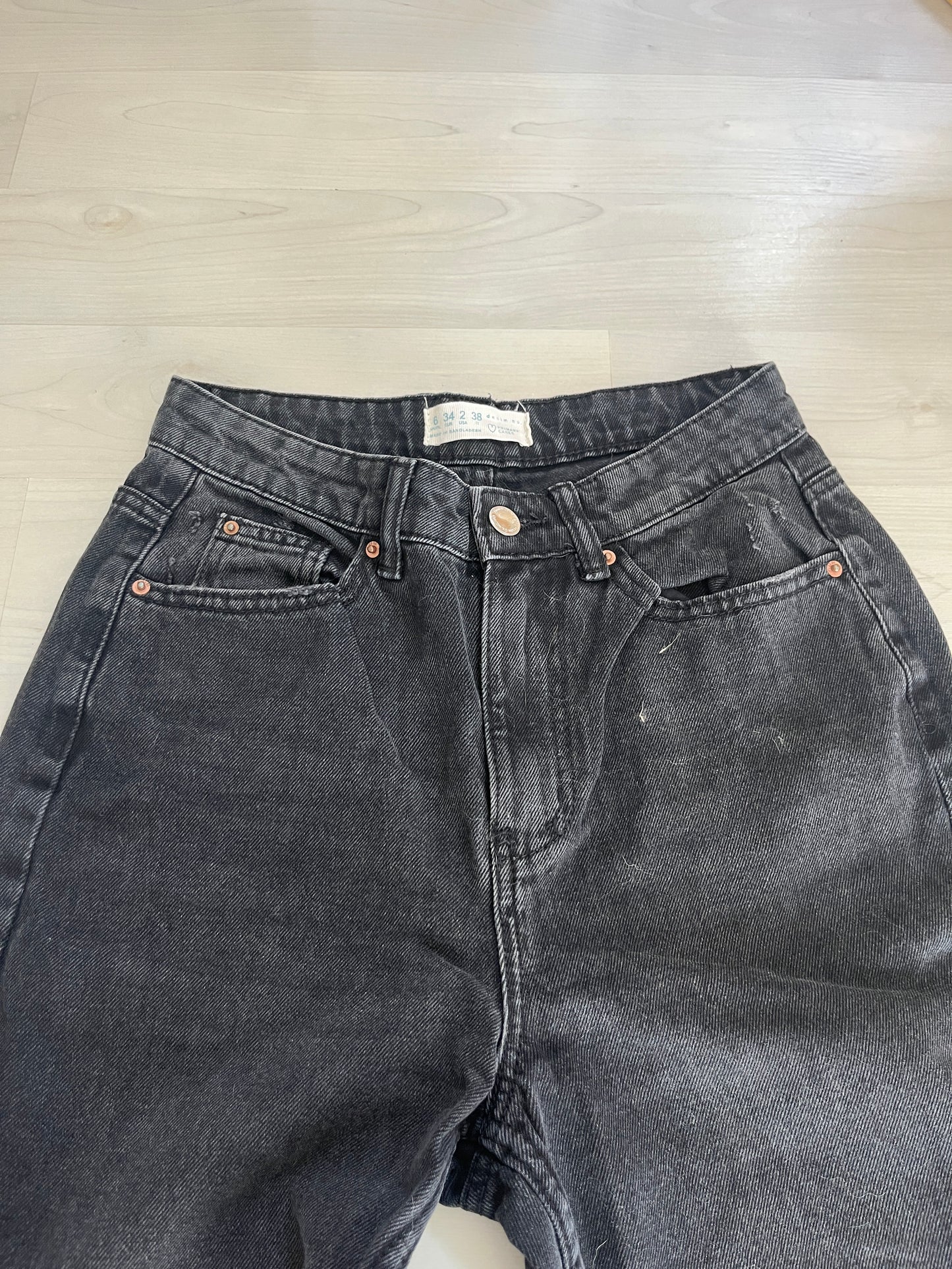 Jean noir effet troué aux genoux Primark - 34