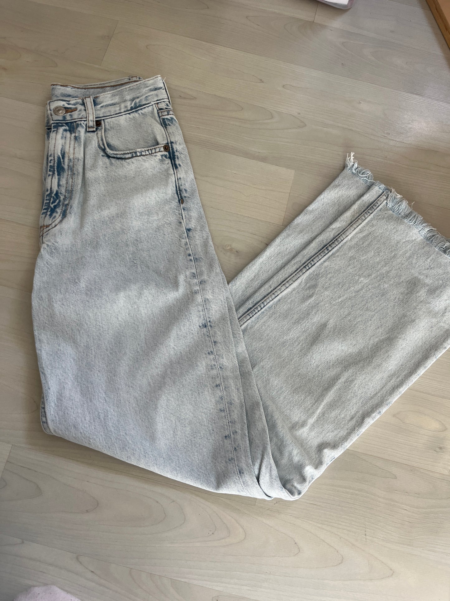 Jean large effet déchiré bleu clair délavé Zara - XS