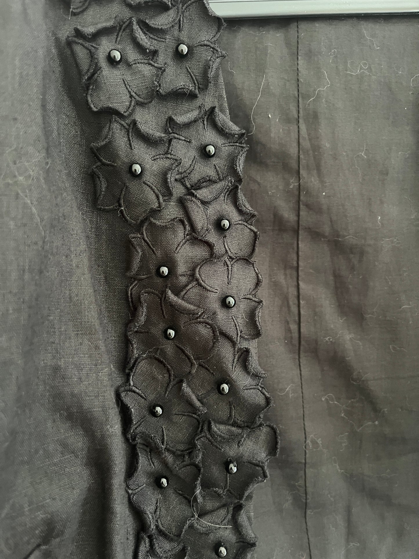 Boléro à manches longues noir fleurs en relief - L