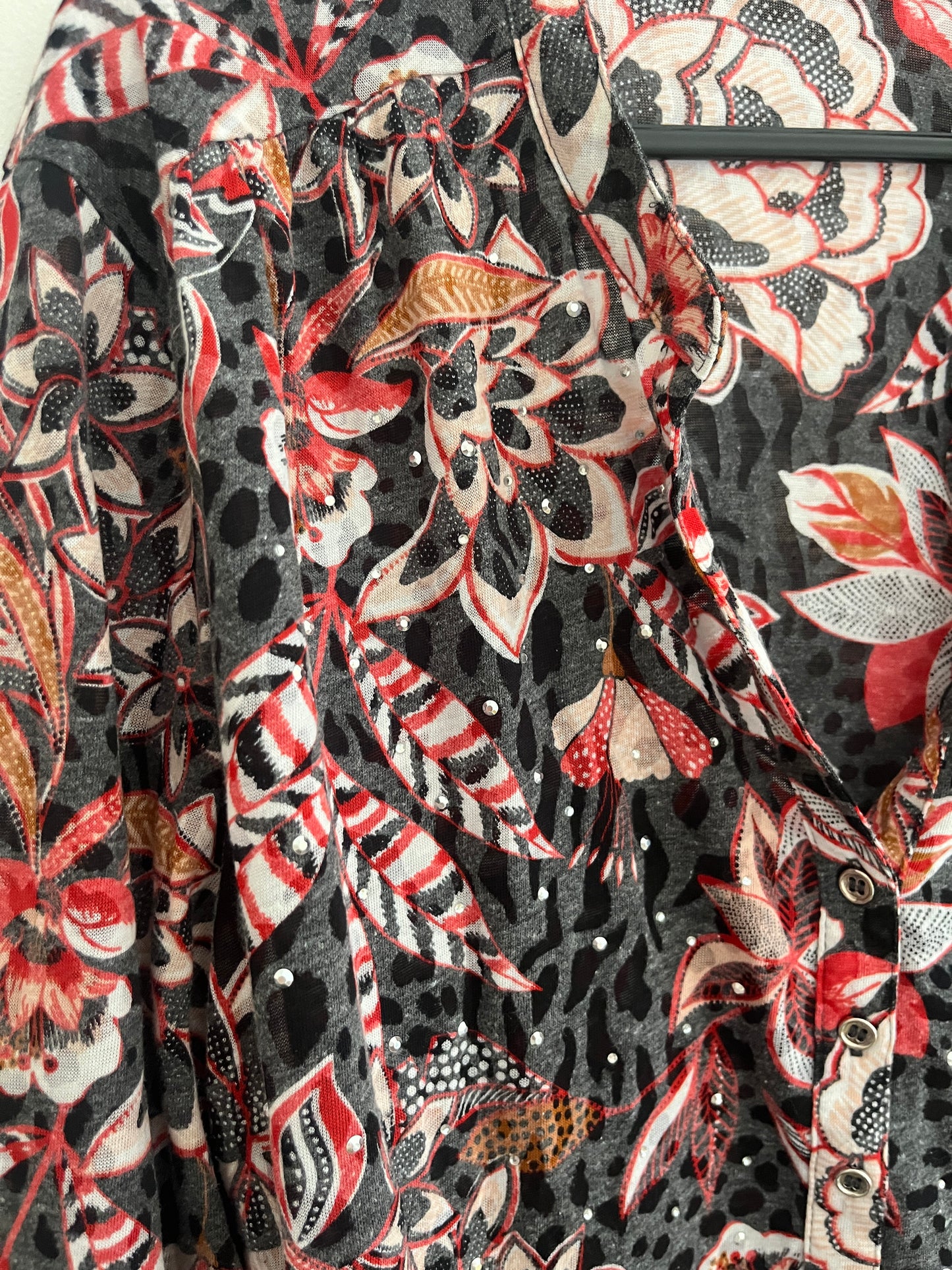 Blouse à manches longues grise et rouge à strass - L