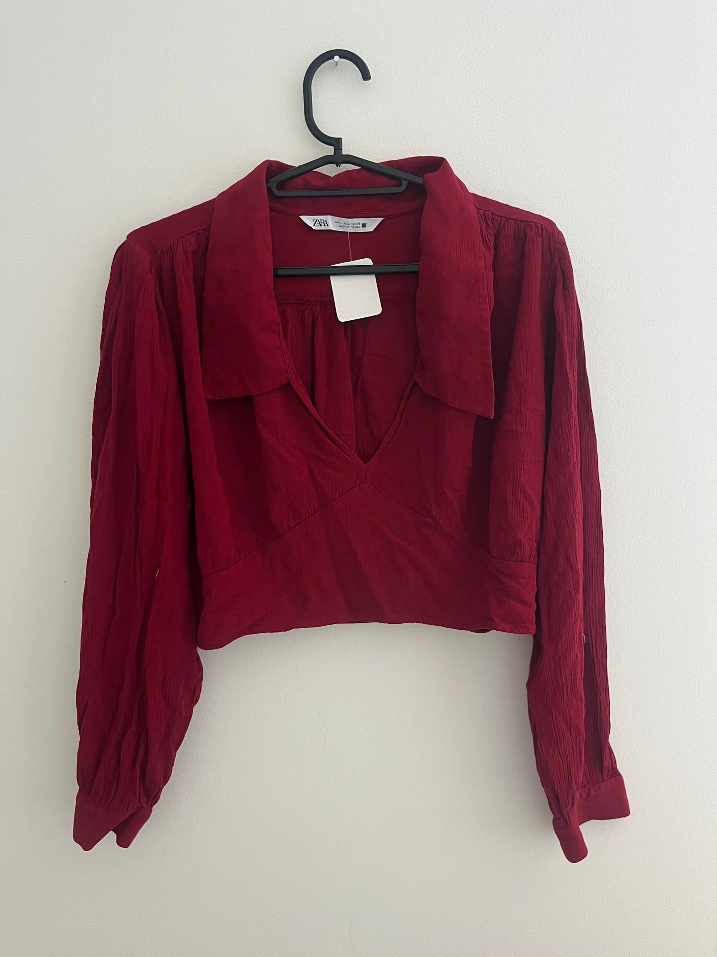Blouse courte à manches longues rouges effet lin Zara - L