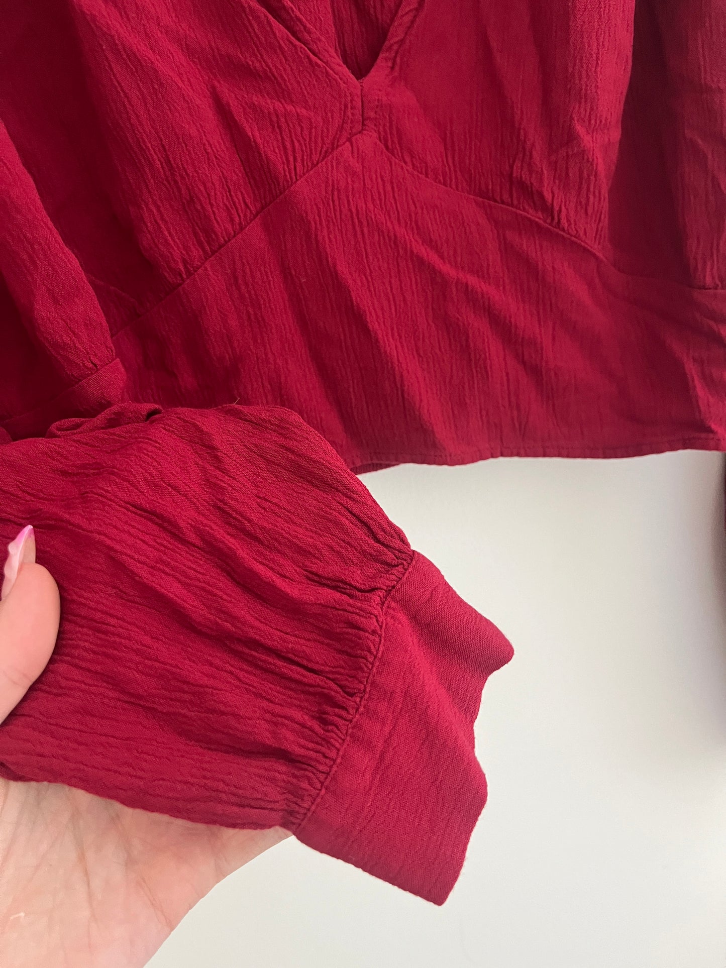 Blouse courte à manches longues rouges effet lin Zara - L