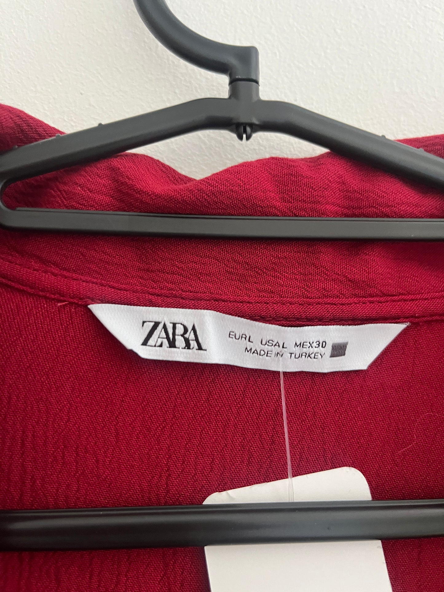 Blouse courte à manches longues rouges effet lin Zara - L