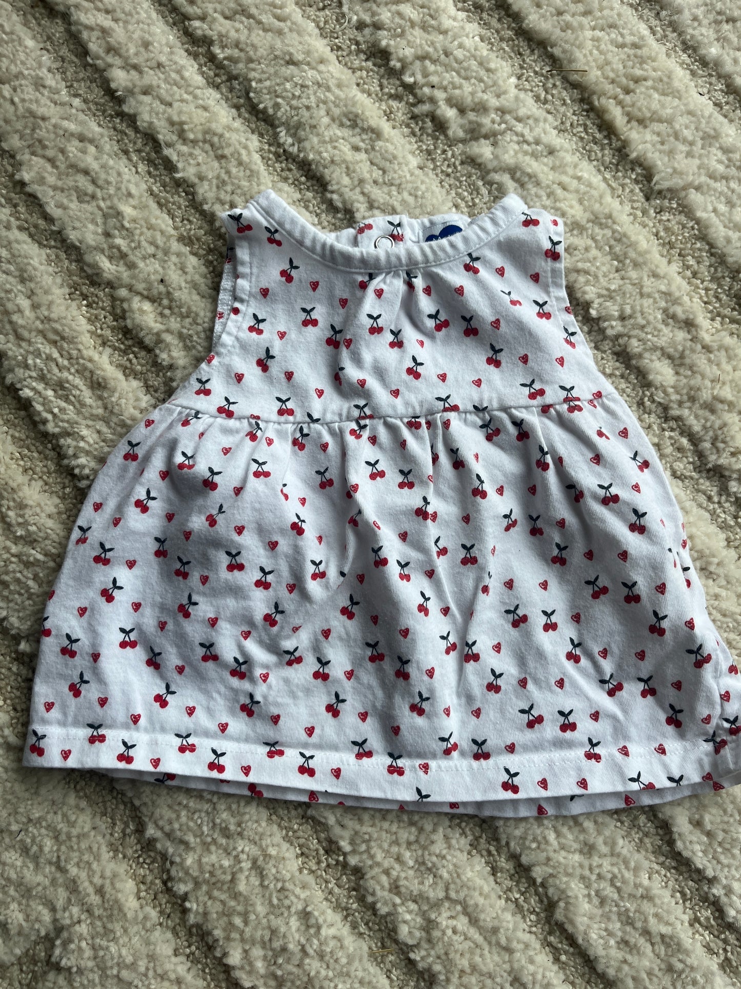 Robe sans manches blanche motifs cerises - 9 mois