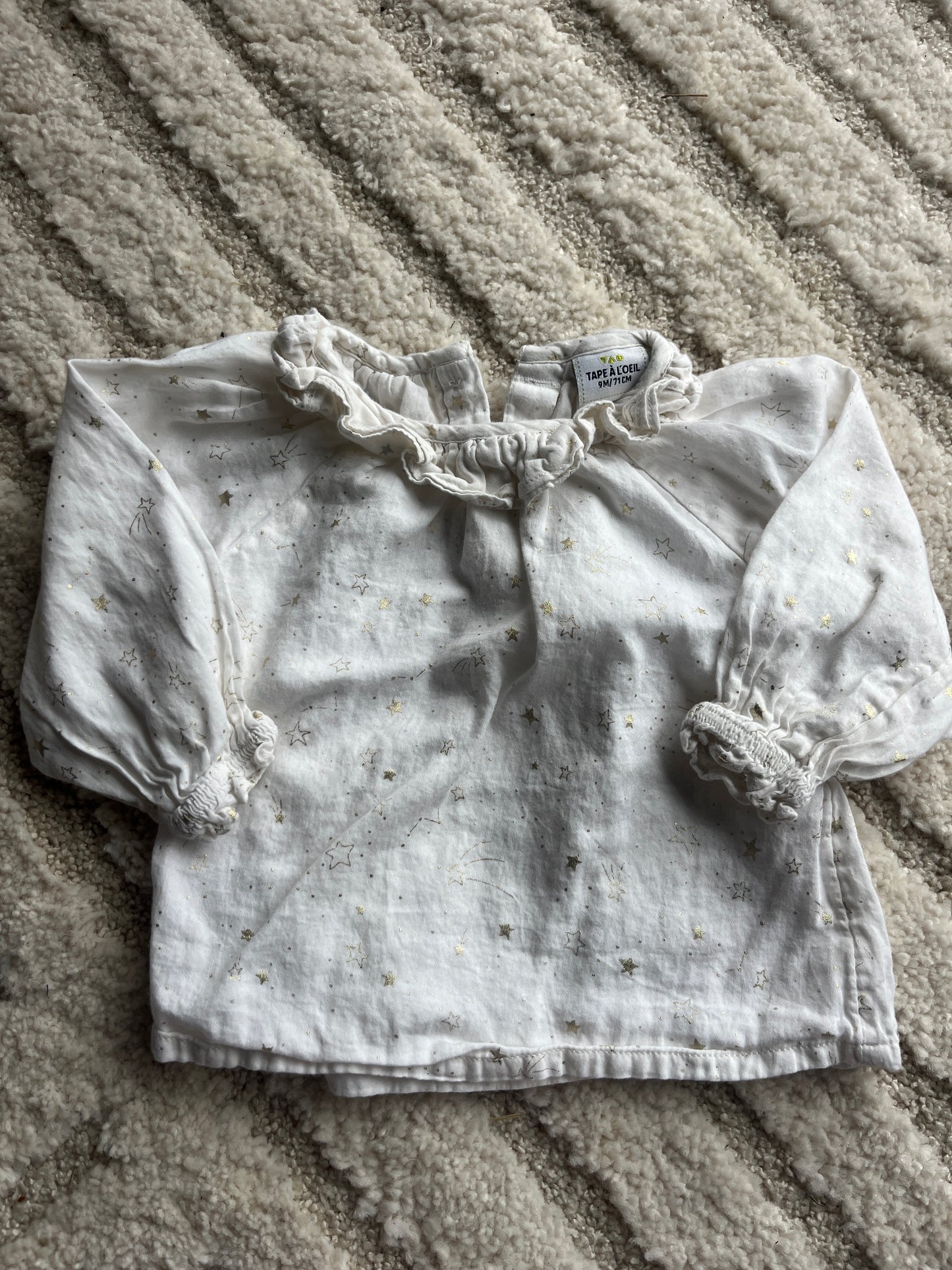Blouse crème à col volanté et étoiles dorées TAO - 9 mois